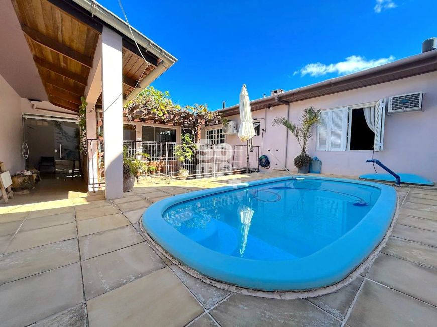 Casa 3 dormitórios, Piscina e ACEITA PERMUTA