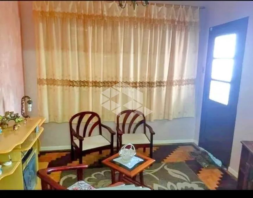 Casa com 03 dormitórios à venda no bairro Nossa Senhora do Perpétuo Socorro em Santa Maria, RS.