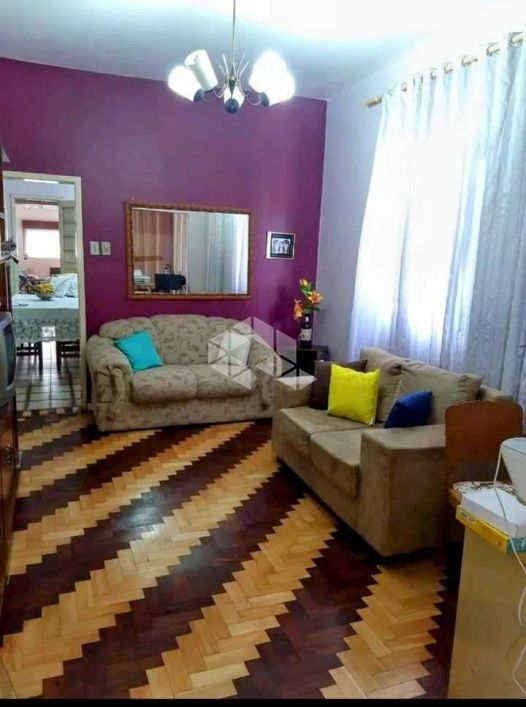 Casa com 03 dormitórios à venda no bairro Nossa Senhora do Perpétuo Socorro em Santa Maria, RS.