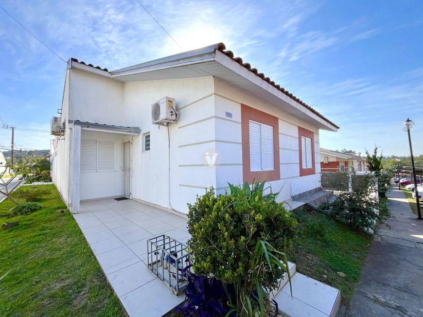 Casa de 2 dormitórios no Moradas Clube.