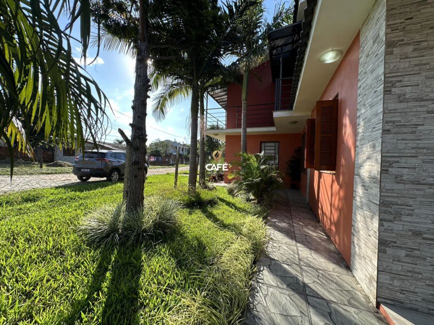Ampla Casa 3 dormitórios 2 vagas garagem pátio para possivel piscina