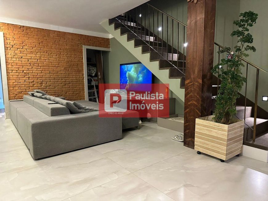 Sobrado à venda com 195m², 3 quartos, 1 suíte, 1 vaga de garagem no Campo Belo, São Paulo-SP