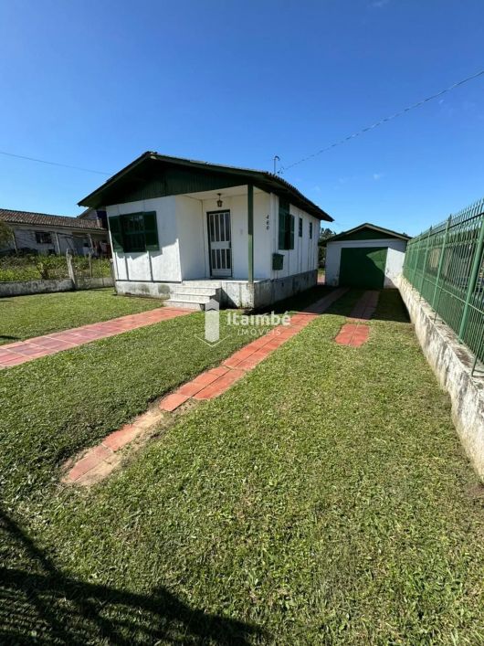 ***Casa com terreno grande no Bairro São José***