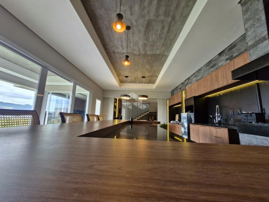 Casa à venda com 4 quartos, suíte em Camobi, São José Santa Maria