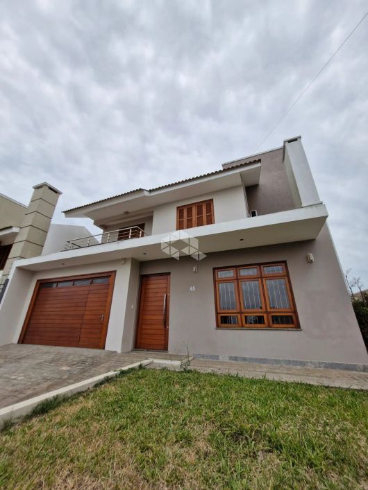 Casa com 3 quartos, sendo uma suíte, à venda no Bairro Camobi, Santa Maria.