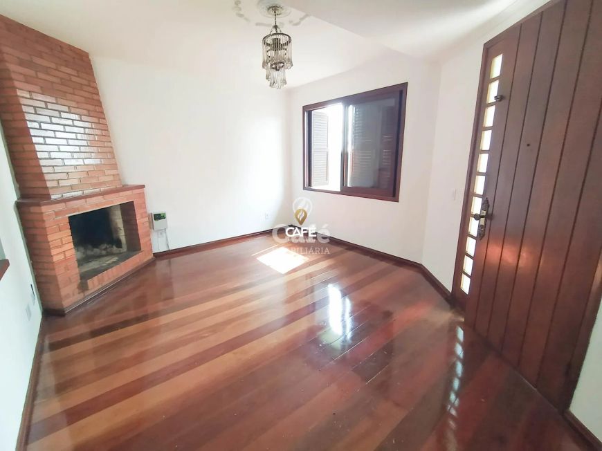 Casa, 3 Dormitórios, 1 Suíte, 4 Banheiros, Sacada, Pátio, Churrasqueira, Patrona