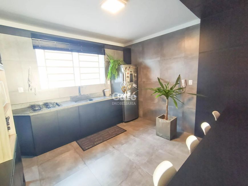 Apartamento, 3 Dormitórios, 1 Suíte, 2 Banheiros, 1 Vaga, Lareira, Semimobiliado