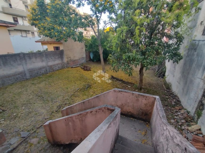 Casa com terreno 12,5x45 no CENTRO !!!!