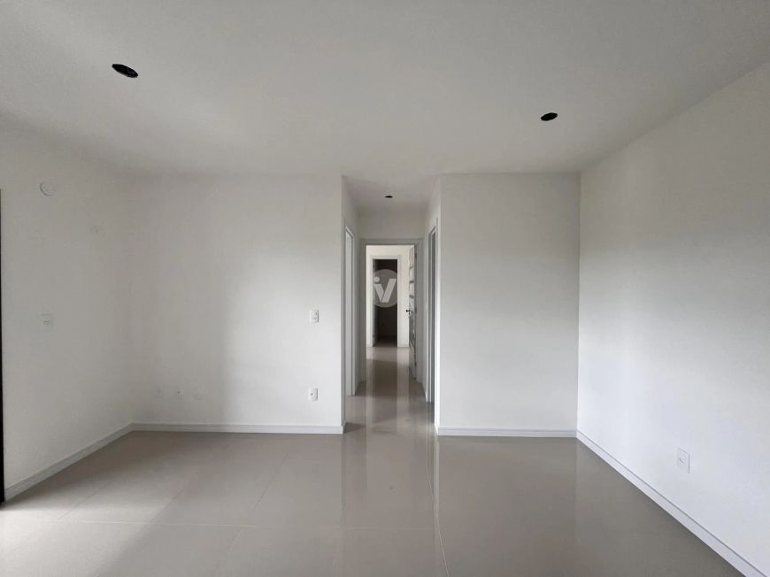 Apartamento de 2 dormitórios, vaga de garagem no bairro Uglione