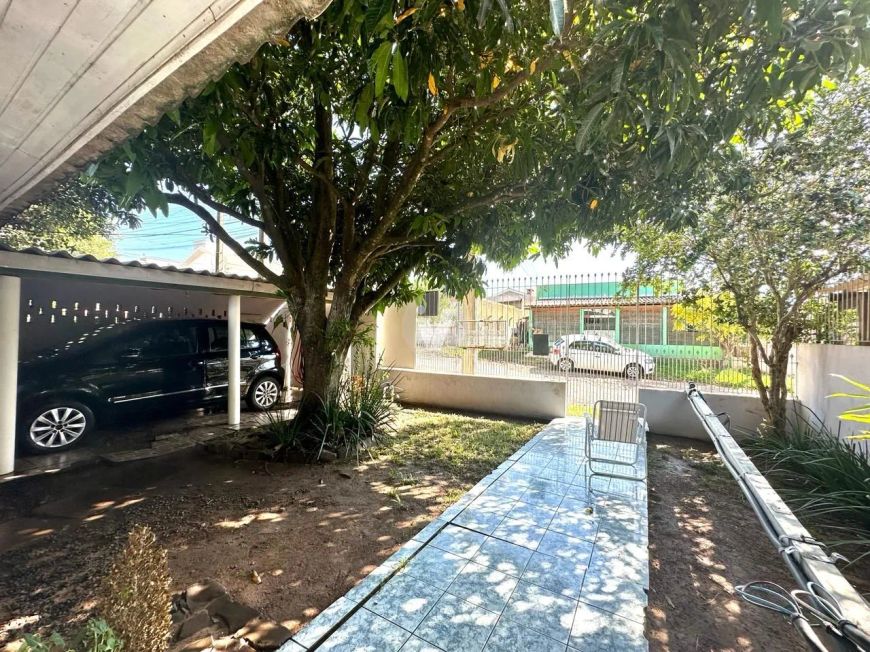 🏡 **Oportunidade! Casa Residencial com 3 Quartos no bairro Tomazetti