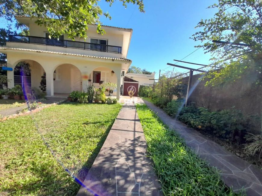 Ampla casa com piscina apenas 5 minutos do centro de Santa Maria RS