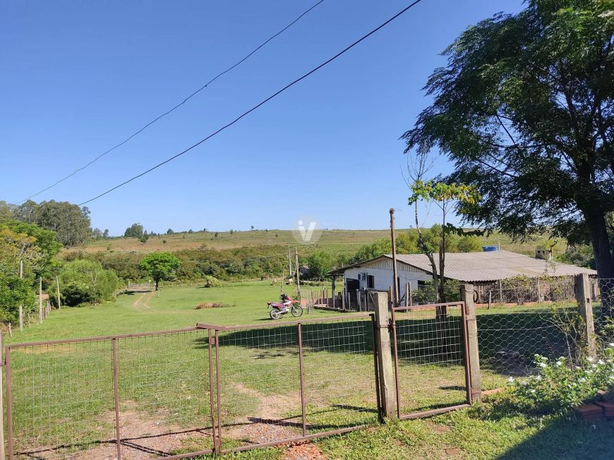 Lindíssima chacara com sede e pertinho da cidade.