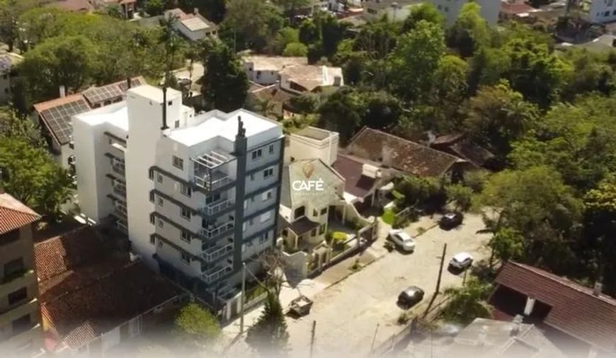 Apartamento 2 dormitórios, com uma vaga de garagem