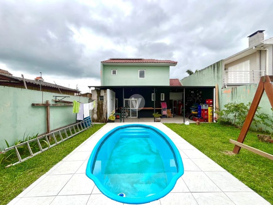 Casa Residencial com Piscina e Energia Solar em Santa Maria.