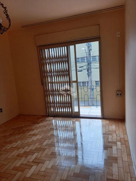 Apartamento com 03 dormitórios e sala com sacada, à venda no bairro Bonfim em Santa Maria.