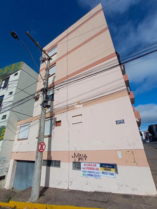Sala Comercial Central com 134 m² e (2) Banheiros.