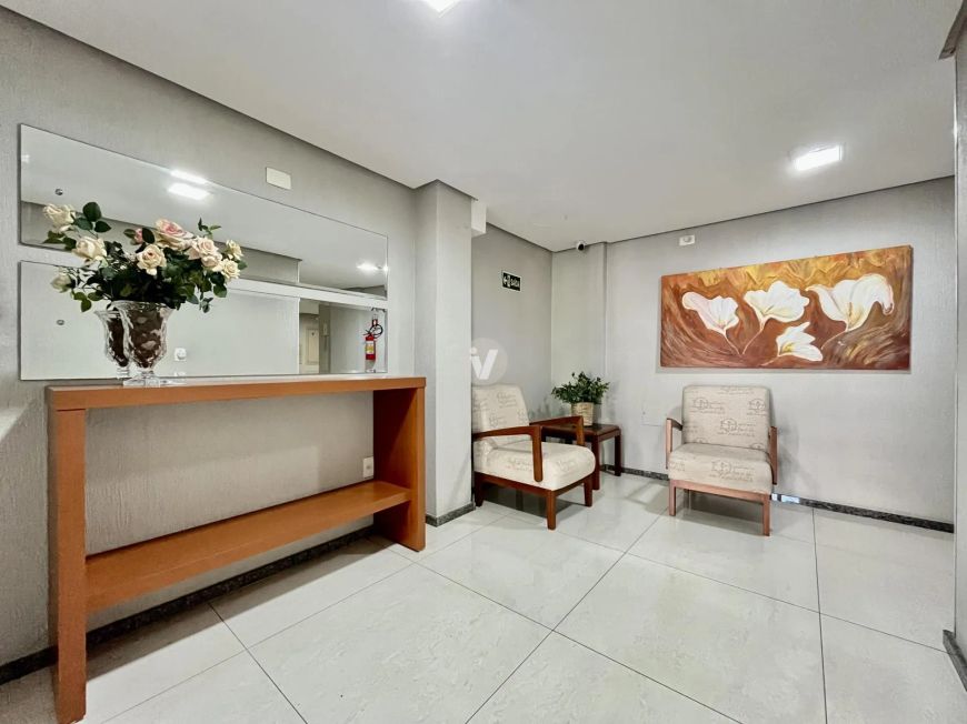Apartamento semi-mobiliado no centro