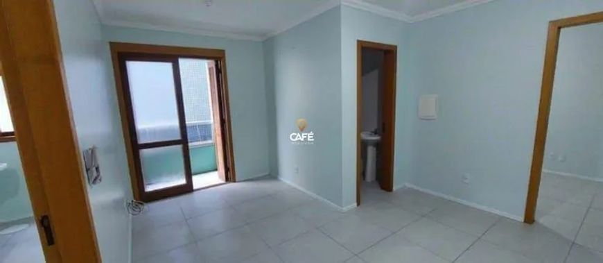 Apartamento Em Camobi De 1 Dormitório, Sala De Estar, Banheiro Social, Cozinha,