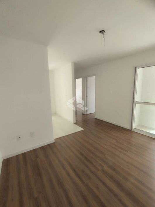 Apartamento com 02 dormitórios, churrasqueira e sacada à venda no bairro Camobi em Santa Maria.