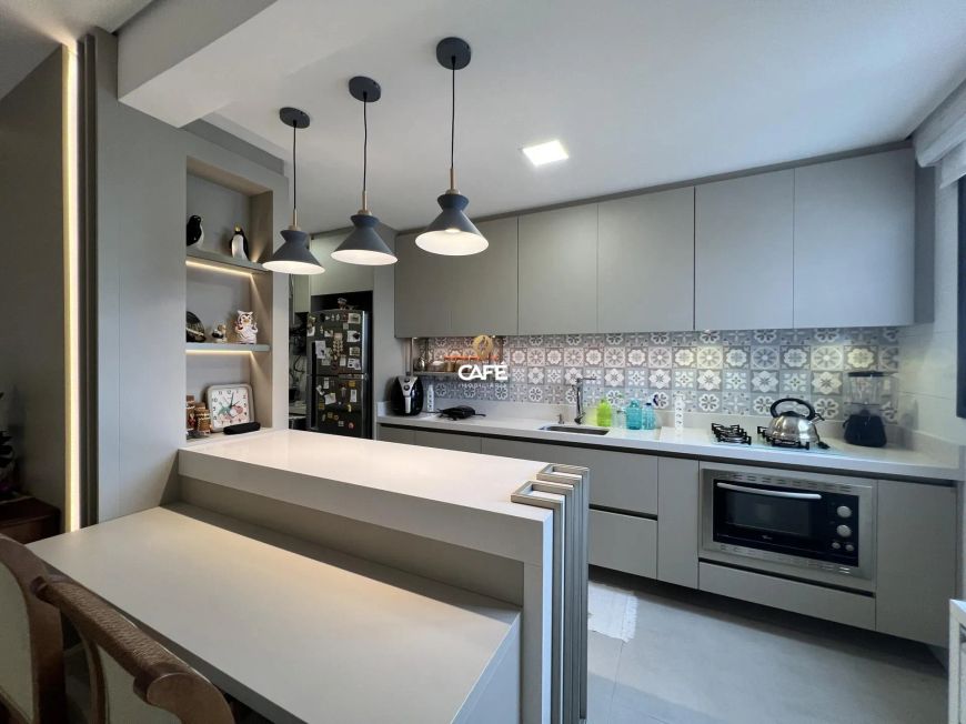Apartamento, 3 Dormitórios, 1 Suíte, 2 Banheiros, 2 Vagas, Mobiliado