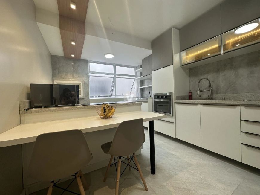 🏢 Oportunidade Imperdível: Apartamento Amplo e Totalmente Reformado no Coração d