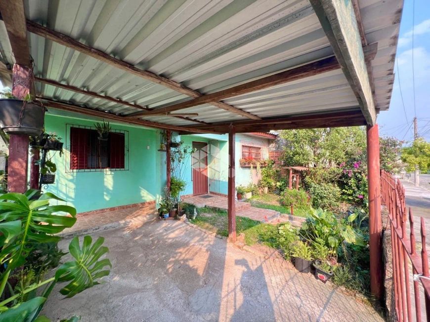 Venda de Casa com Terreno Amplo no Bairro Tancredo Neves - 320 mil