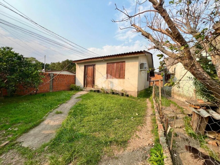 Venda de Casa com Terreno Amplo no Bairro Tancredo Neves - 320 mil