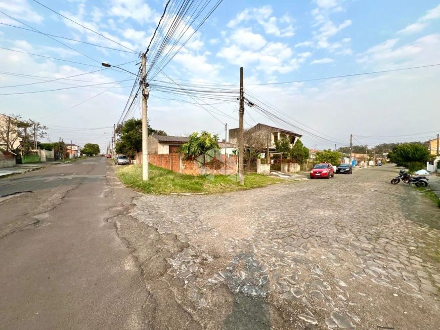 Venda de Casa com Terreno Amplo no Bairro Tancredo Neves - 320 mil
