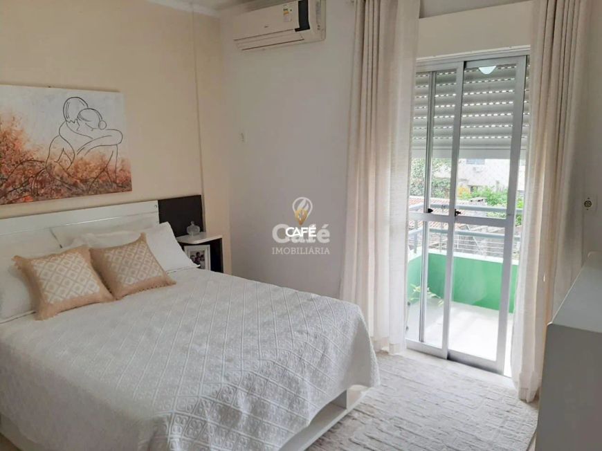 Excelente apto duplex, no centro, todo reformado, com 2 dormitórios, terraço e á