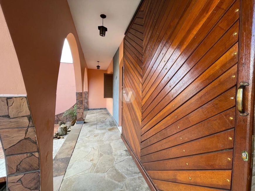 Casa 4 dormitórios ( 2 suítes) no Patronato