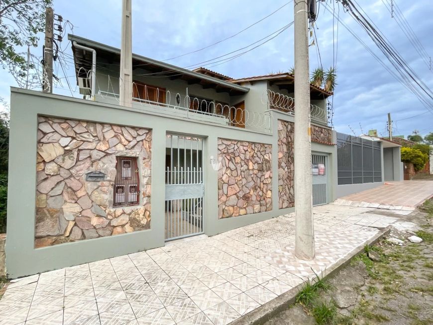 Casa 6 dormitórios (2 suítes)