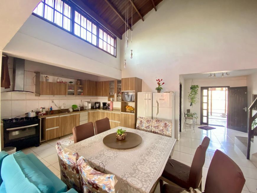 Casa com 4 dormitórios a venda na Tancredo Neves estilo colonial