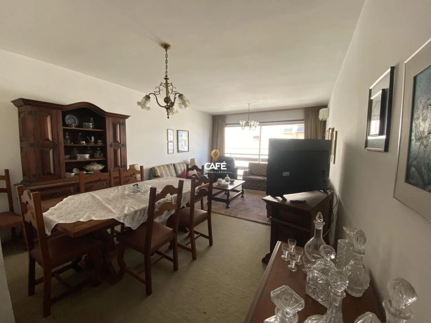 Amplo apartamento no centro de Santa Maria com 3 Dormitórios.