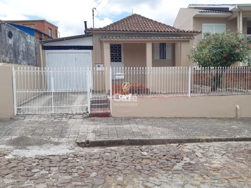 Casa 2 dormitório ,2 vaga de garagem , próximo ao clube dores.