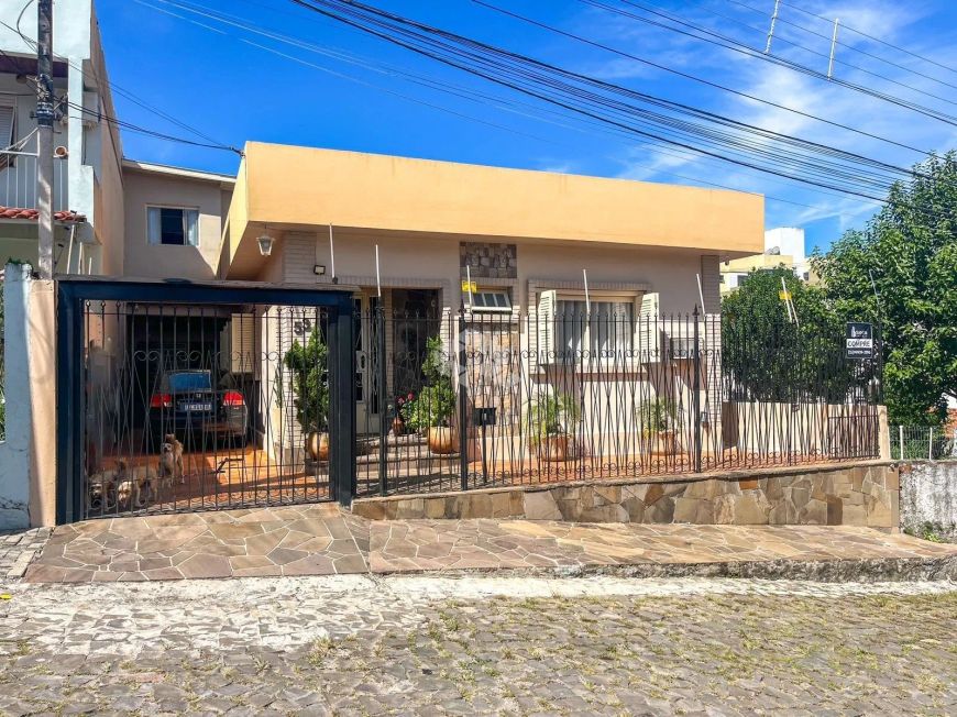 Casa com 3 quartos, sendo 1 suíte à venda no Bairro Presidente João Goulart em Santa Maria