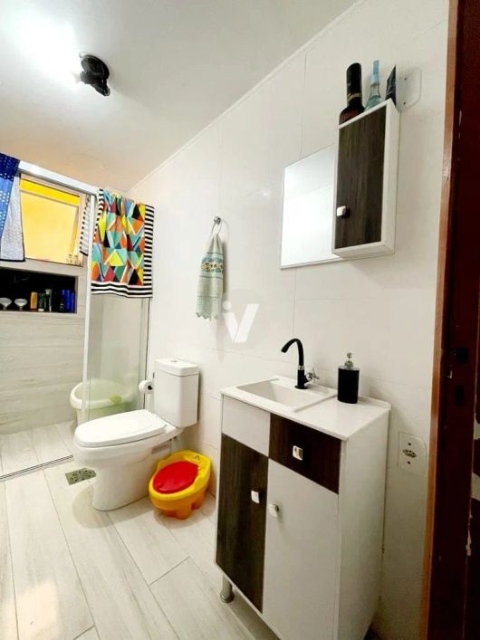 Apto térreo amplo de 4 dormitorios em ótima localização central com 1 vaga de ga