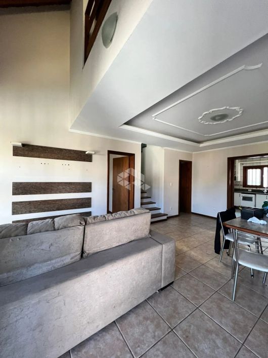 Casa com 03 dormitórios, 01 suíte com cozinha planejada no bairro Bela Vista