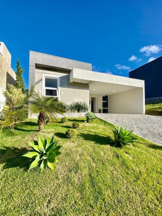 Casa em Condomínio com 3 dormitórios sendo 01 suíte