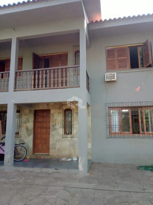 Casa de 03 dormitórios no Bairro Neópolis em Gravataí.