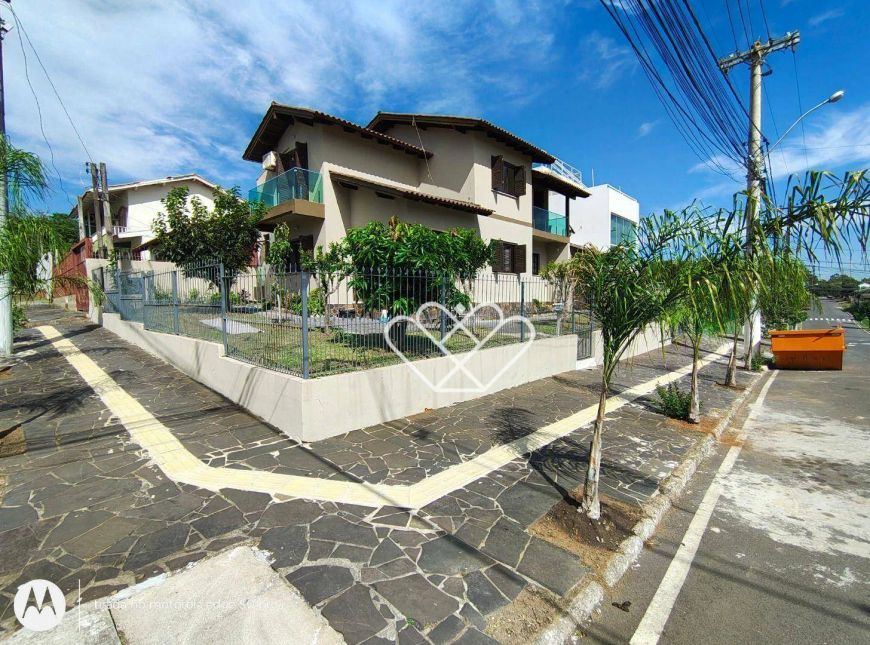 Casa Espacosa com 5 Dormitórios, Suíte e Quintal - O Lar Ideal para Sua Família
