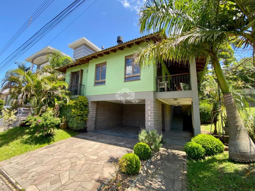 Casa 3 Dormitórios Semimobiliada Próximo ao Centro