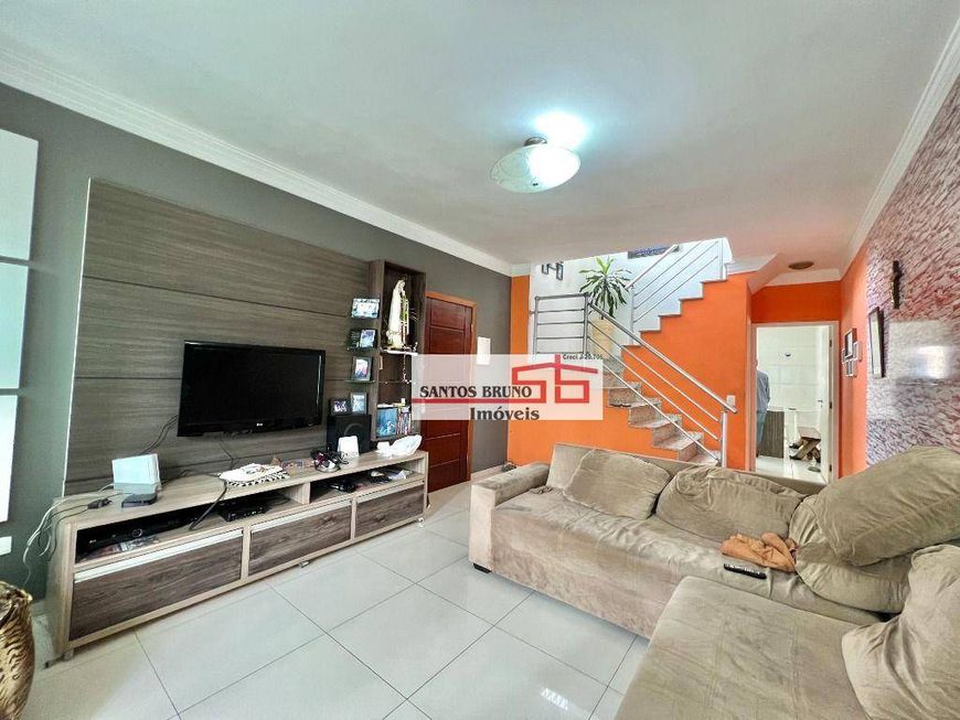OPORTUNIDADE! Belo Sobrado de 180m² com 03 Dormitórios 01 Suíte Sacada Quintal Churrasqueira e 04 Va