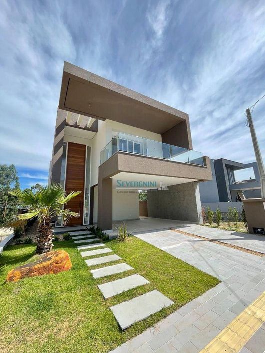 Sobrado com 3 dormitórios à venda, 218 m² por R$ 1.600.000,00 - Centro - Gravataí/RS