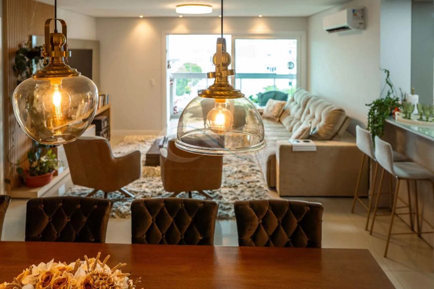 Apartamento com 3 suítes, Centro,- R$ 1.35 mi, Cod: 2284
