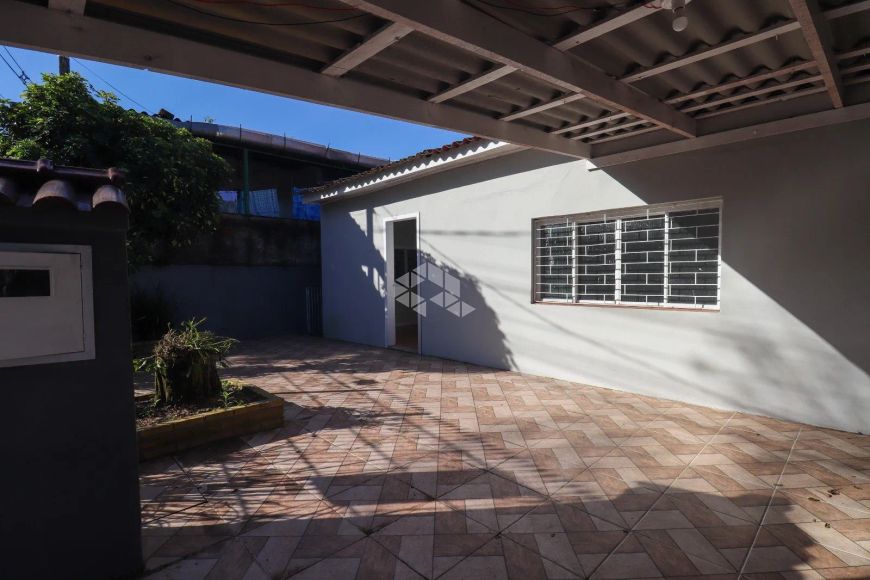 Financia e Aceita FGTS: Casa com 2 dormitórios, 84m² privativos, em amplo terreno de 360m²