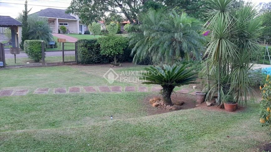 Terreno com 2 casas espelhadas de 3 (três) quartos cada, 3 suítes no Paragem dos Verdes Campos