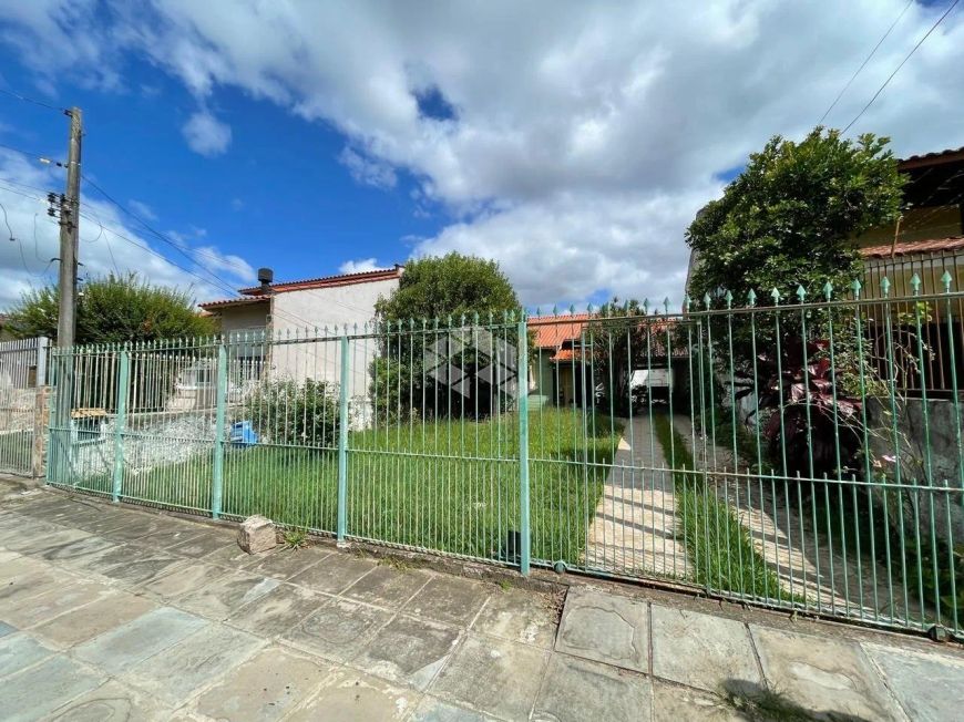Casa mista 3 Dormitórios a 100 metros da avenida Dorival cândido Luz de Oliveira