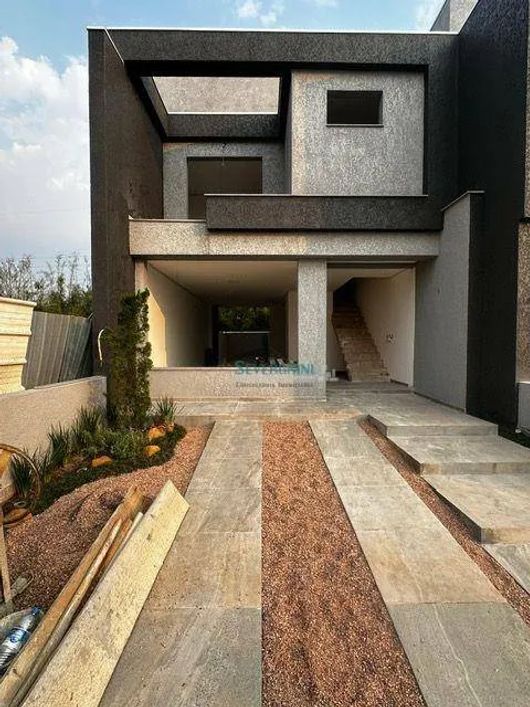 Sobrado com 3 dormitórios à venda, 131 m² por R$ 839.000,00 - Centro - Gravataí/RS