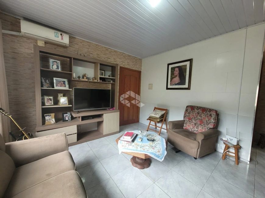 Casa com 3 Quartos e 2 banheiros. 4 vagas, à Venda com 110m² privativos , no bairro Bom Sucesso, Gra