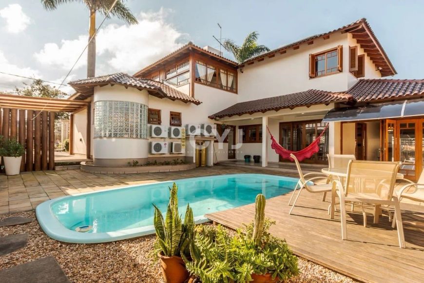 Casa 4 dormitórios no Centro de Gravataí